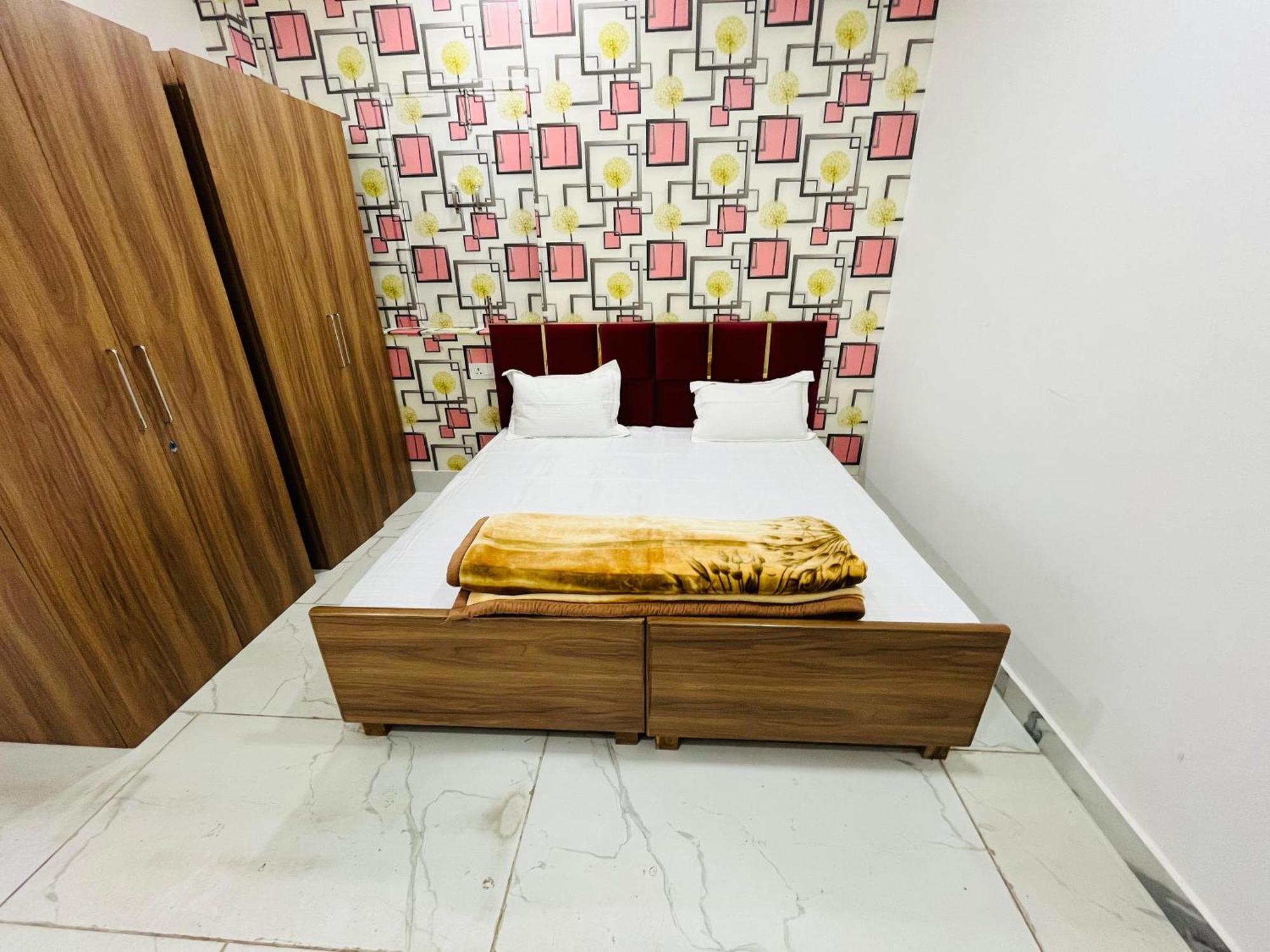 Townhouse Happy Habitat Guest House Большая Нойда Экстерьер фото