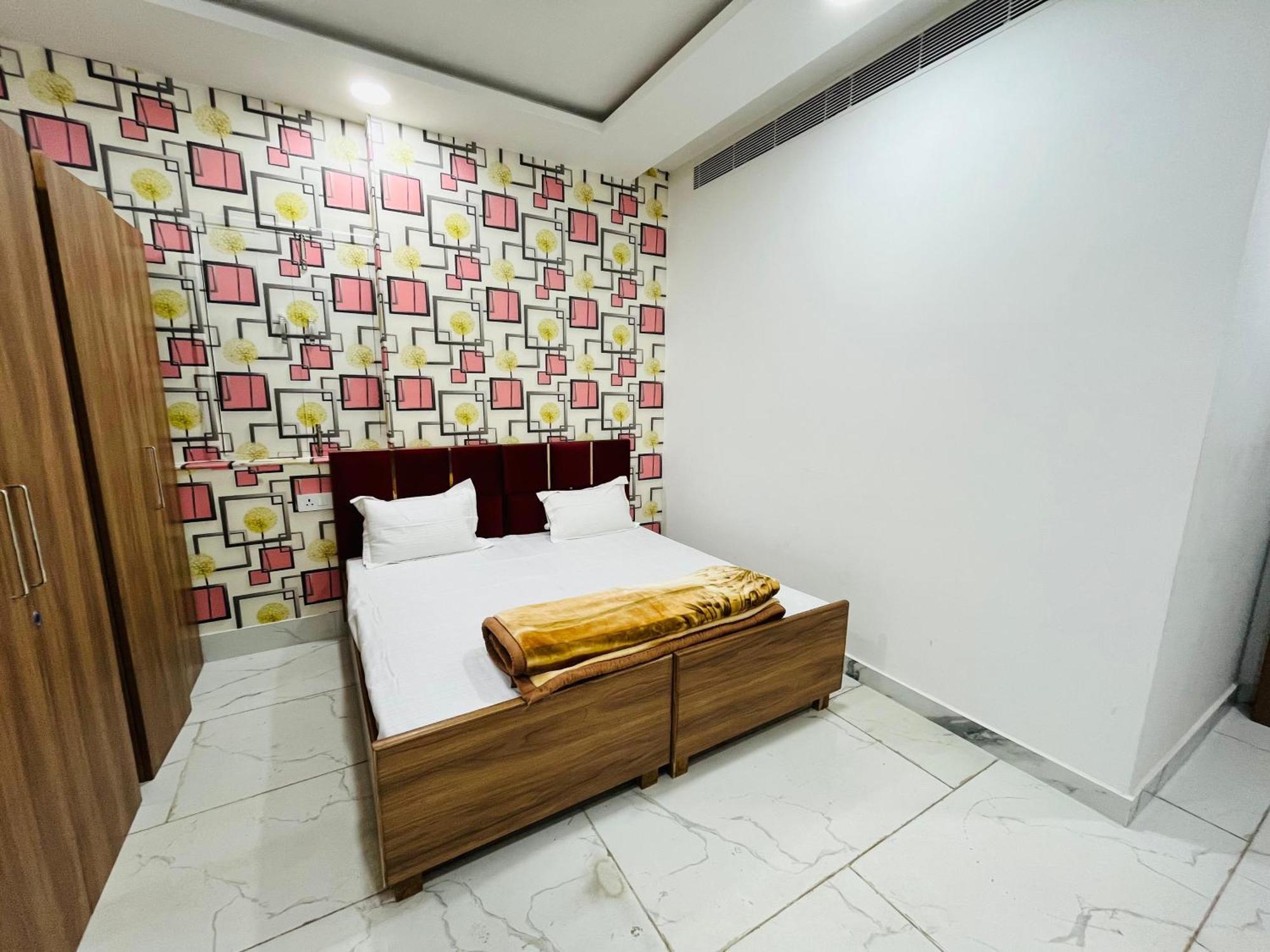 Townhouse Happy Habitat Guest House Большая Нойда Экстерьер фото