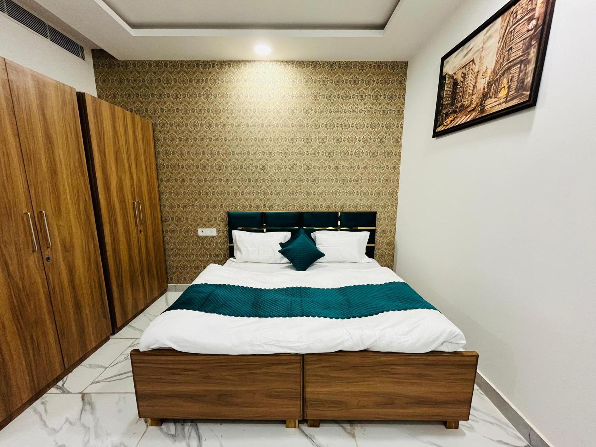 Townhouse Happy Habitat Guest House Большая Нойда Экстерьер фото
