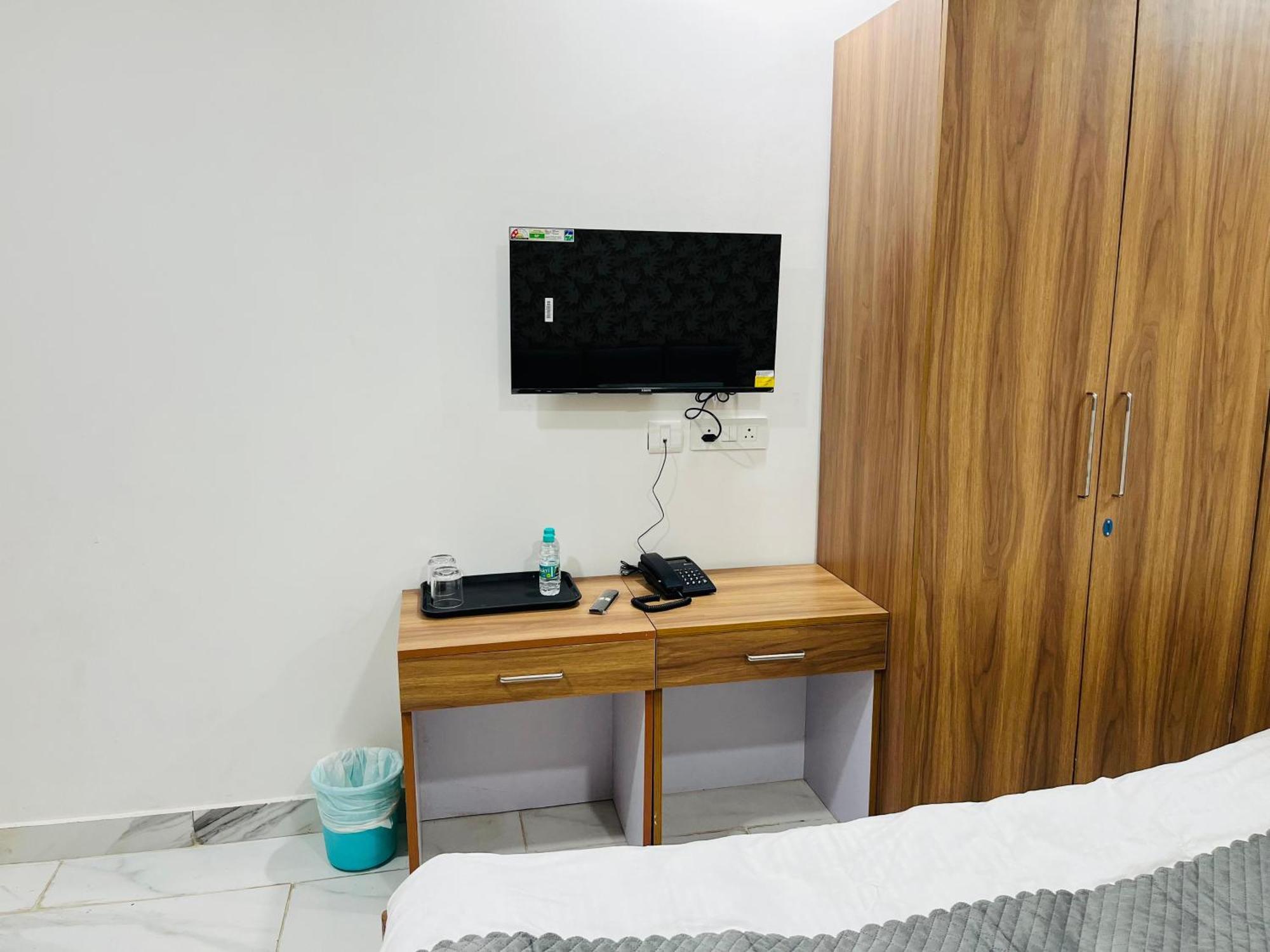 Townhouse Happy Habitat Guest House Большая Нойда Экстерьер фото