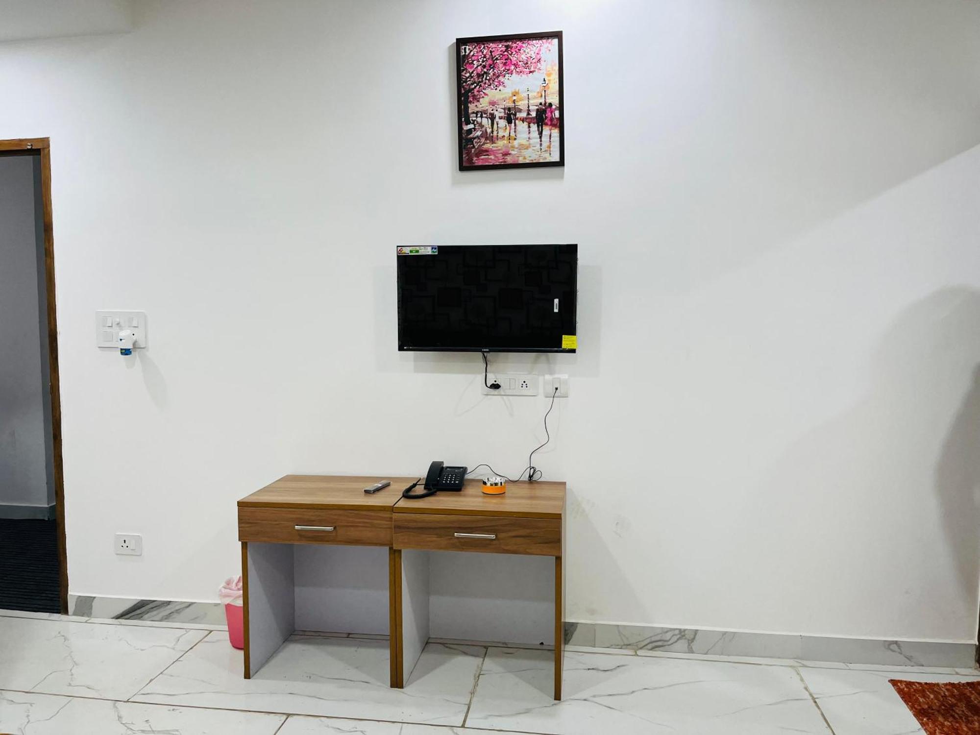 Townhouse Happy Habitat Guest House Большая Нойда Экстерьер фото