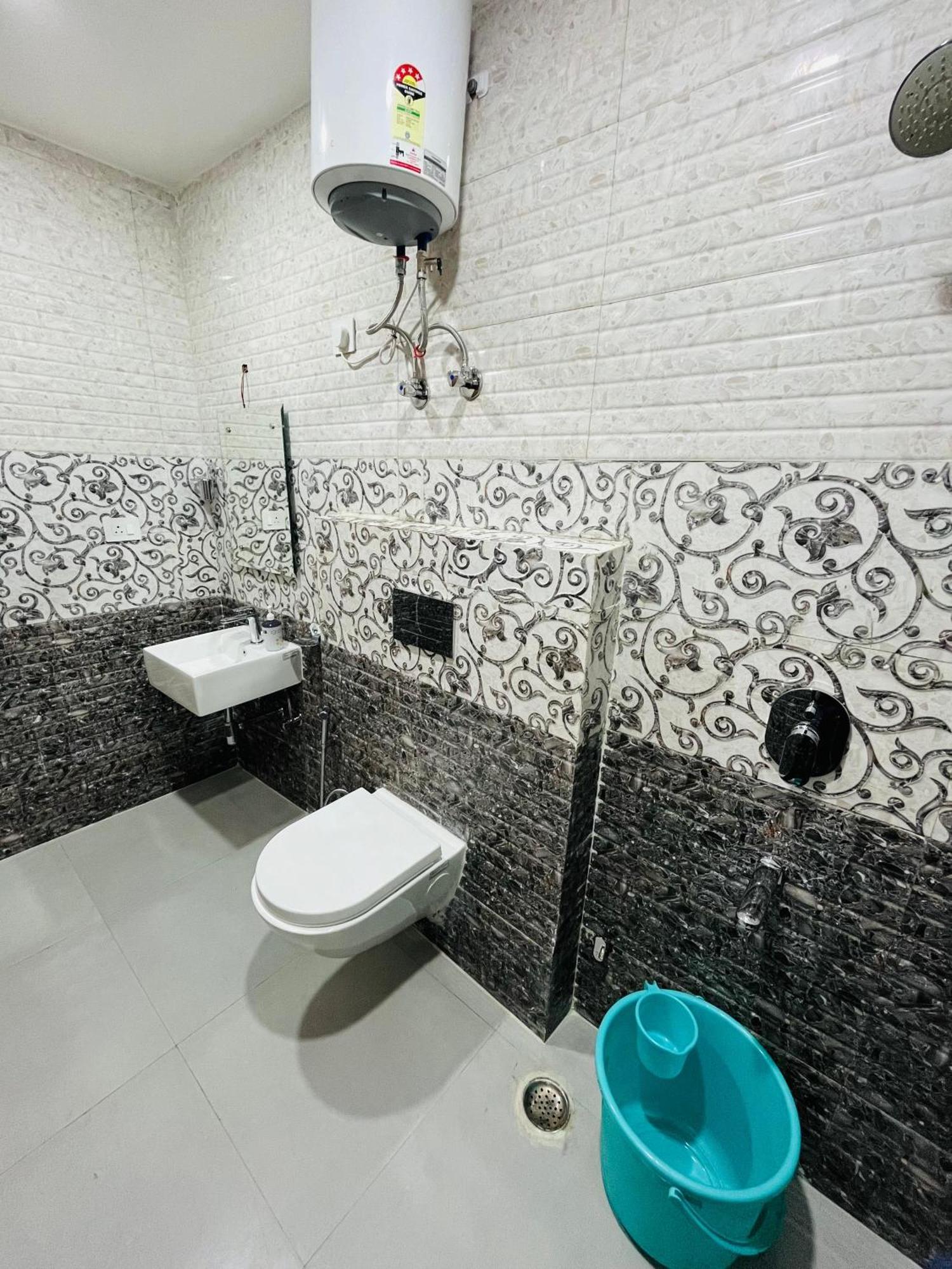 Townhouse Happy Habitat Guest House Большая Нойда Экстерьер фото
